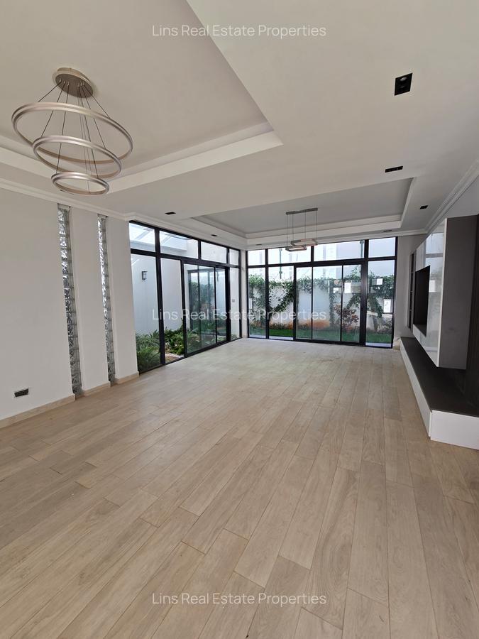 5 Bed Townhouse with En Suite in Lavington - 12