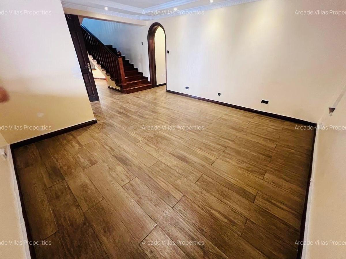 5 Bed Townhouse with En Suite in Lavington - 7