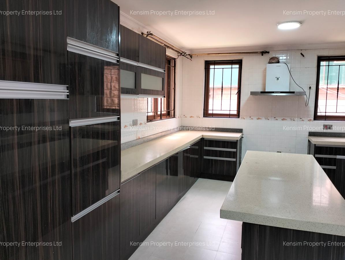 5 Bed Townhouse with En Suite in Lavington - 3