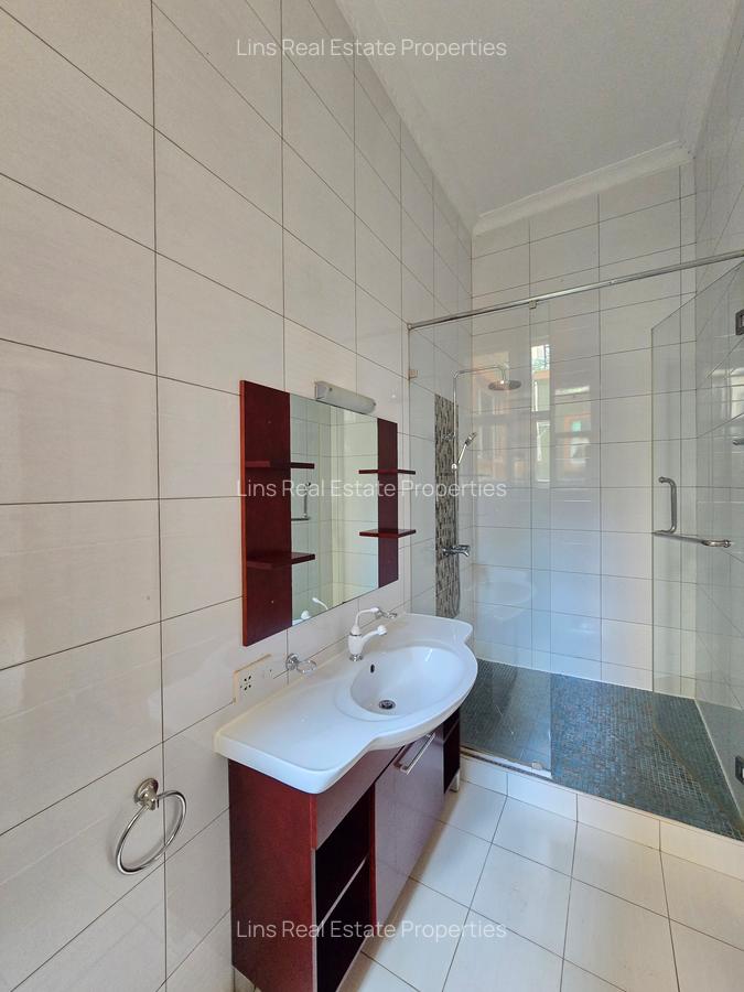 4 Bed Townhouse with En Suite in Riverside - 20