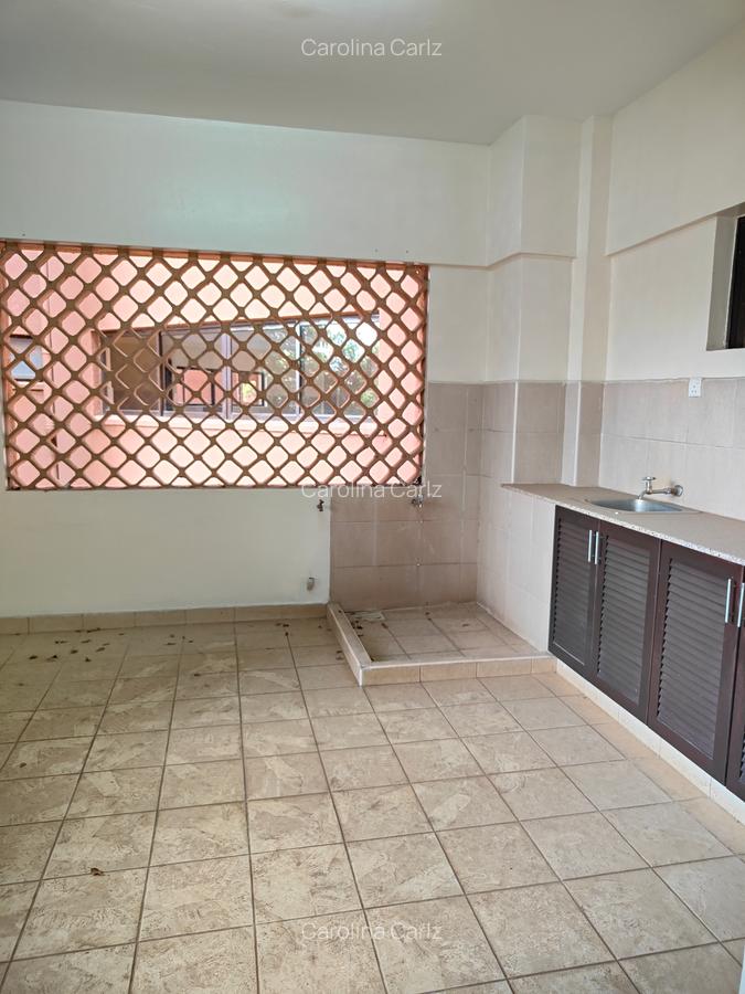 4 Bed Apartment with En Suite at Brookside Drive - 13