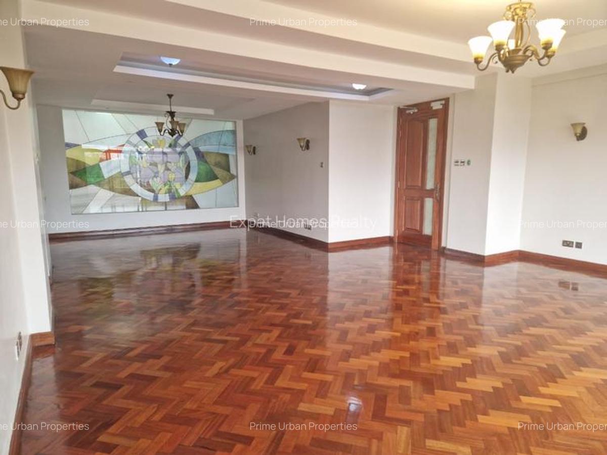 4 Bed Apartment with En Suite in Riverside - 14