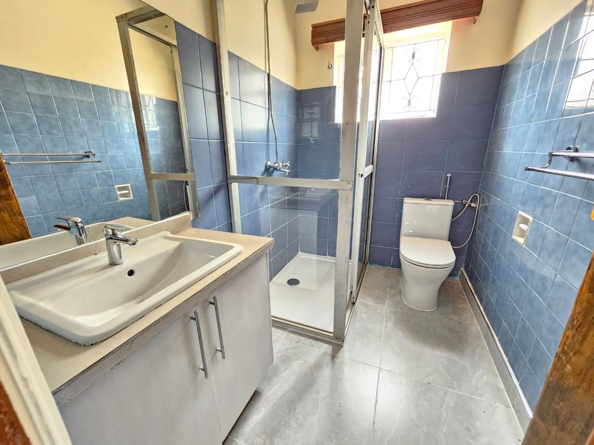 5 Bed House with En Suite in Loresho - 6