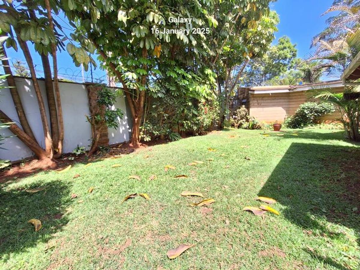 5 Bed Townhouse with En Suite in Lavington - 3