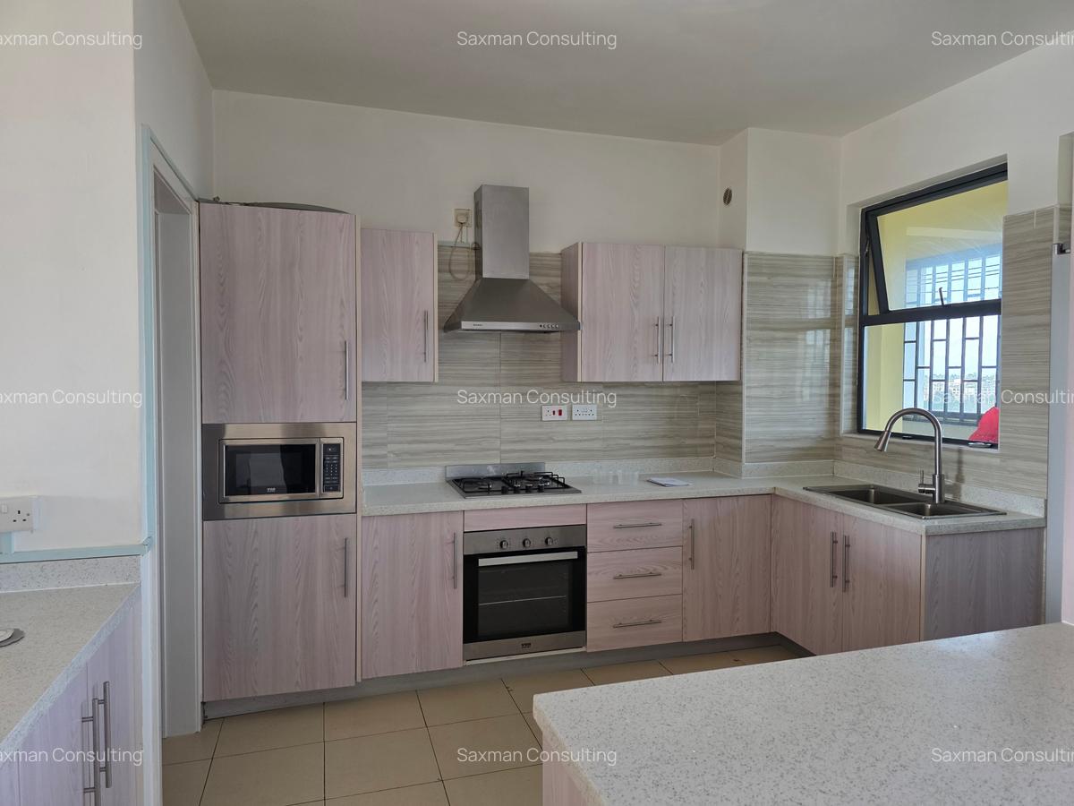 3 Bed Apartment with En Suite in Brookside - 18