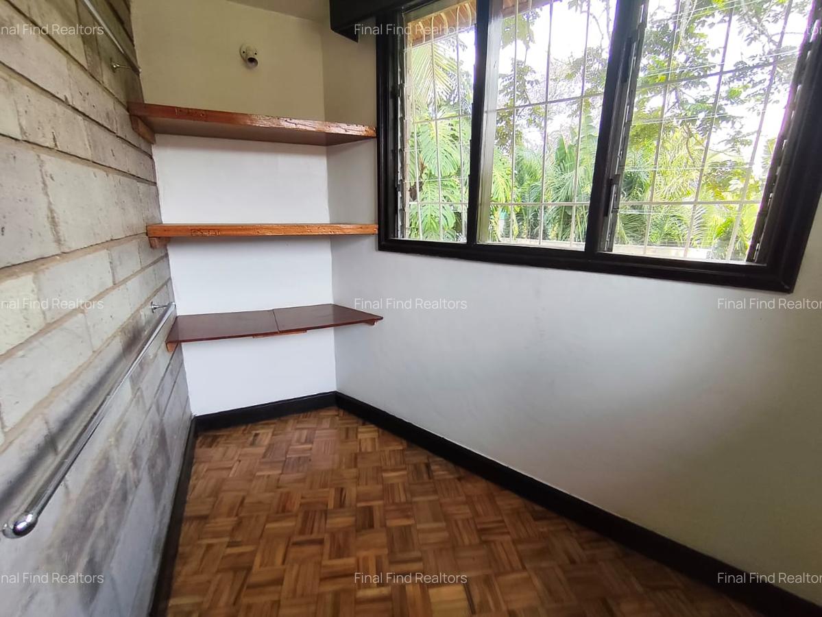 6 Bed House with Garden in Runda - 10