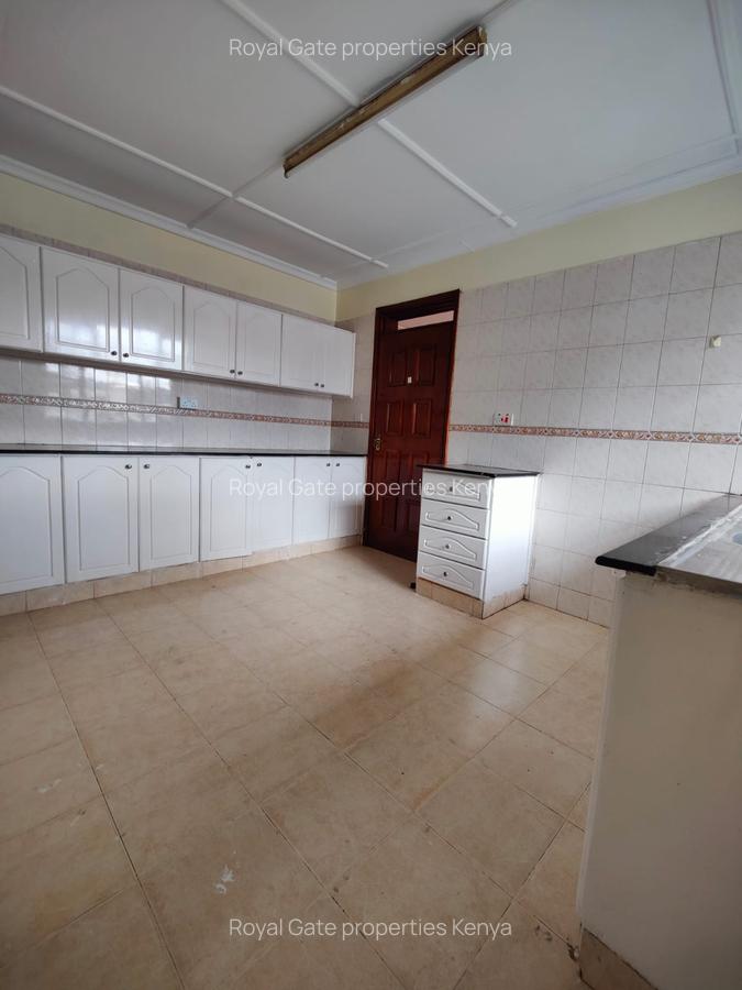 3 Bed Apartment with En Suite at Hatheru Road - 7
