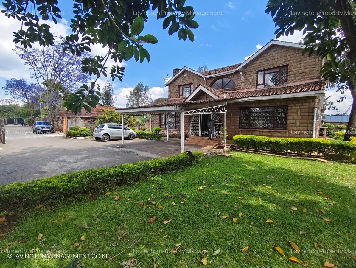 5 Bed House with En Suite at Lavington Green - 1