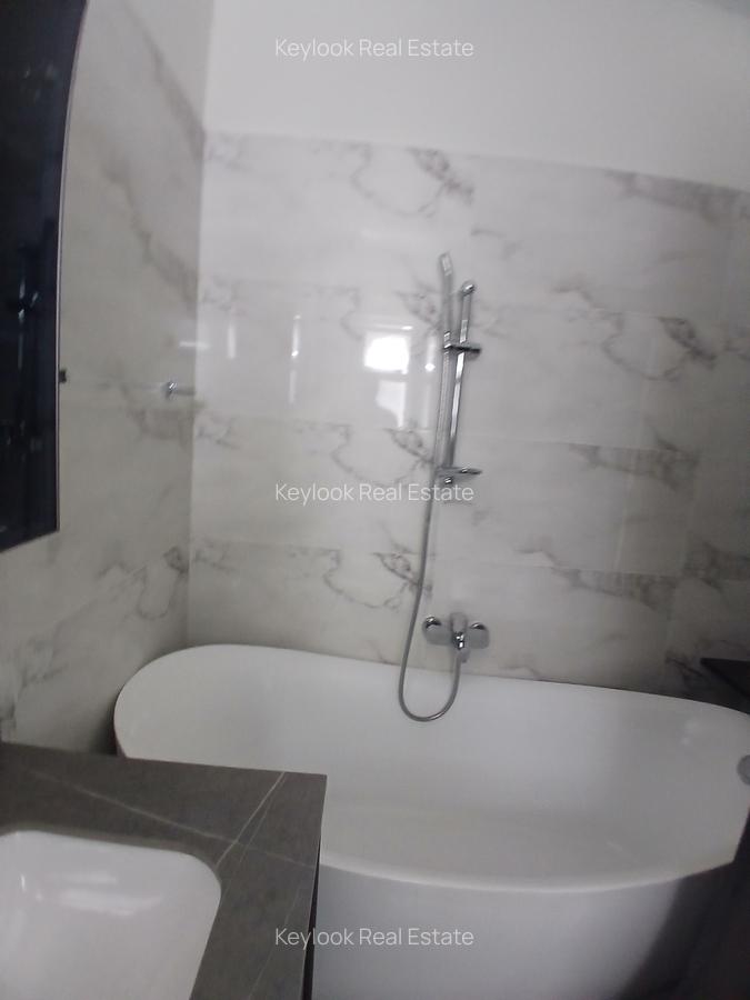 3 Bed Apartment with En Suite at Riverside Drive - 17