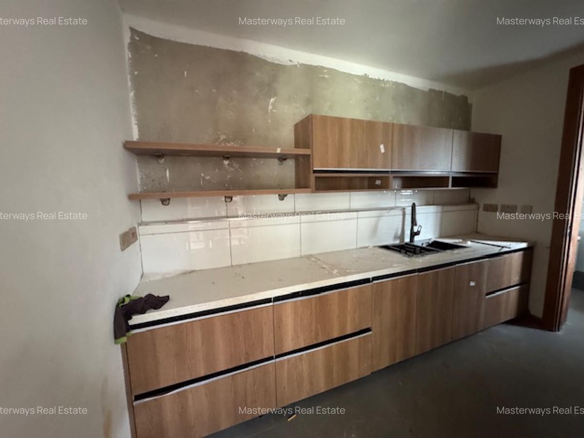 4 Bed Villa with En Suite in Rosslyn - 9