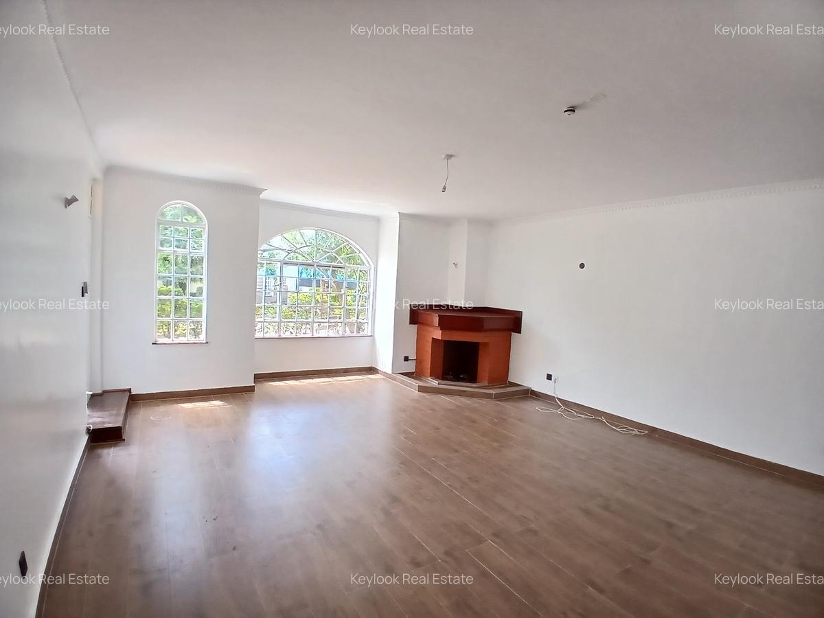 4 Bed Townhouse with En Suite at Lavington - 4