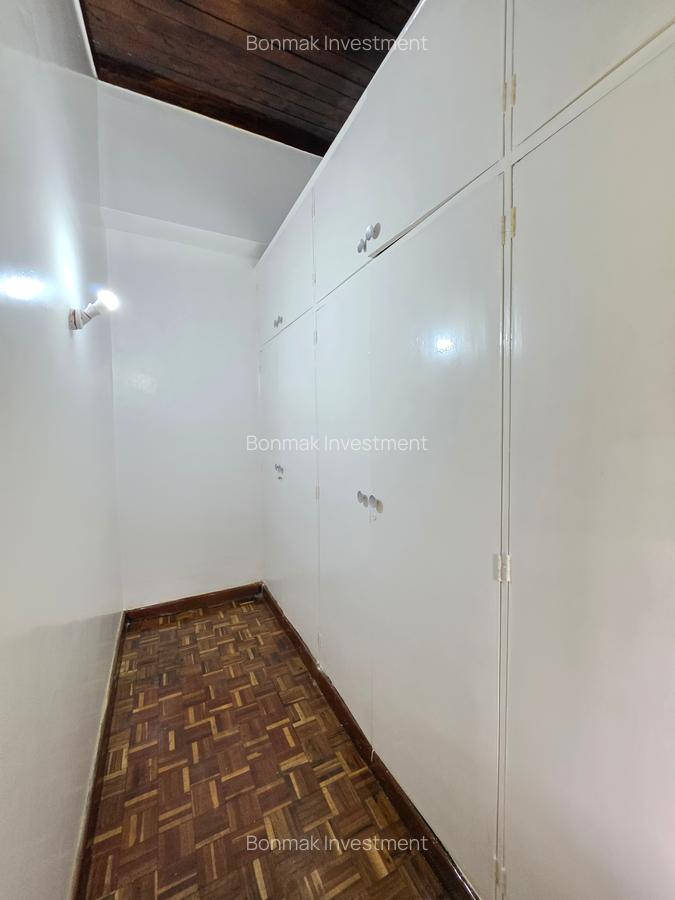 4 Bed House with En Suite at Lavington Green. - 20