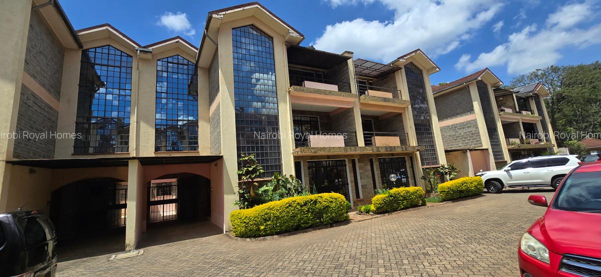 5 Bed Townhouse with En Suite at Lavington Green - 3
