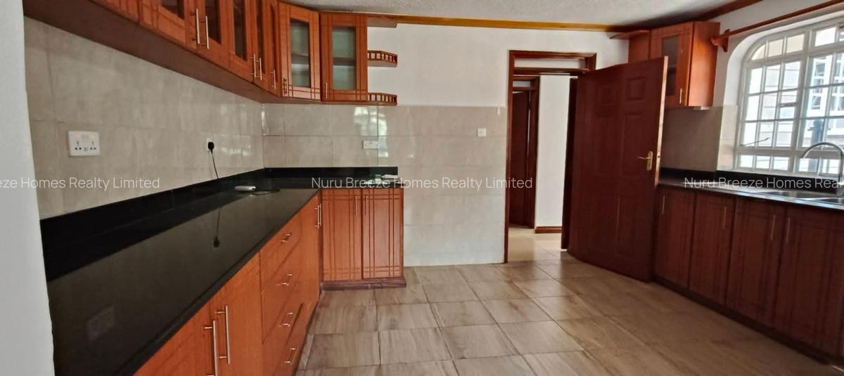5 Bed House with En Suite in Nyari - 3