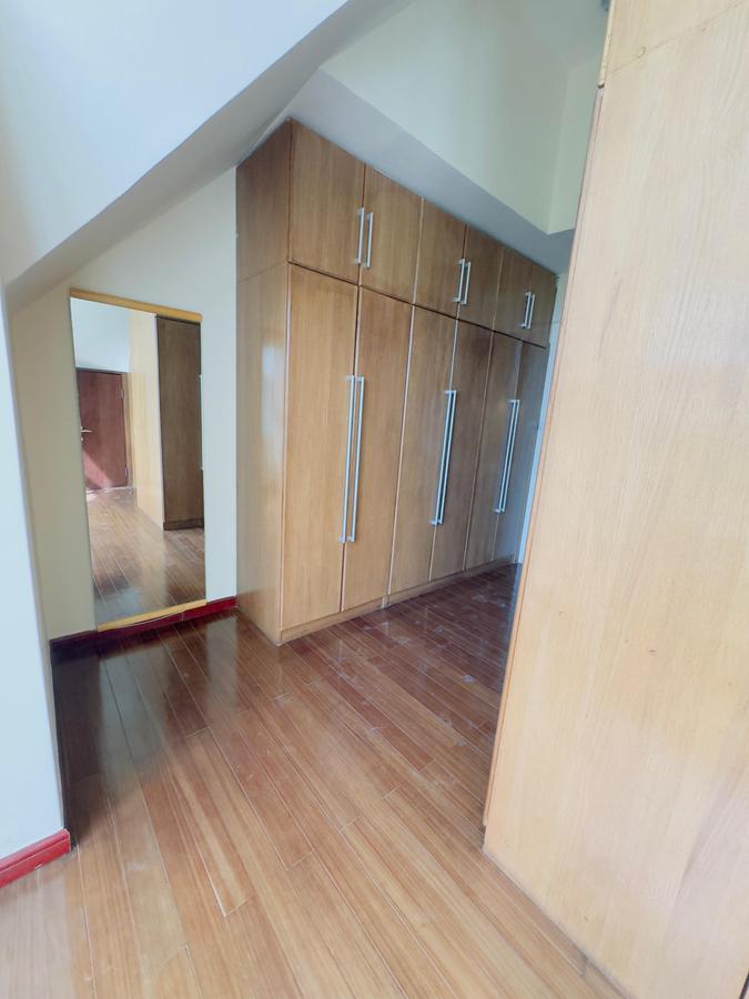 5 Bed House with En Suite at Mimosa Drive - 8