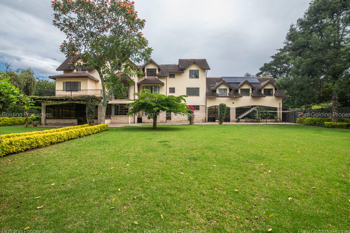 5 Bed House with En Suite in Runda - 1