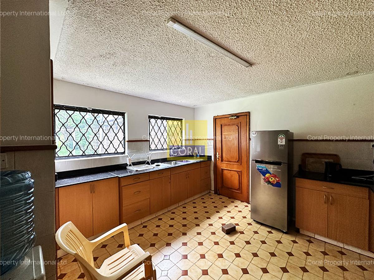 4 Bed House with Swimming Pool in Runda - 11