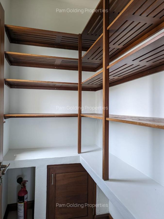 2 Bed Apartment with En Suite in Nyali Area - 6