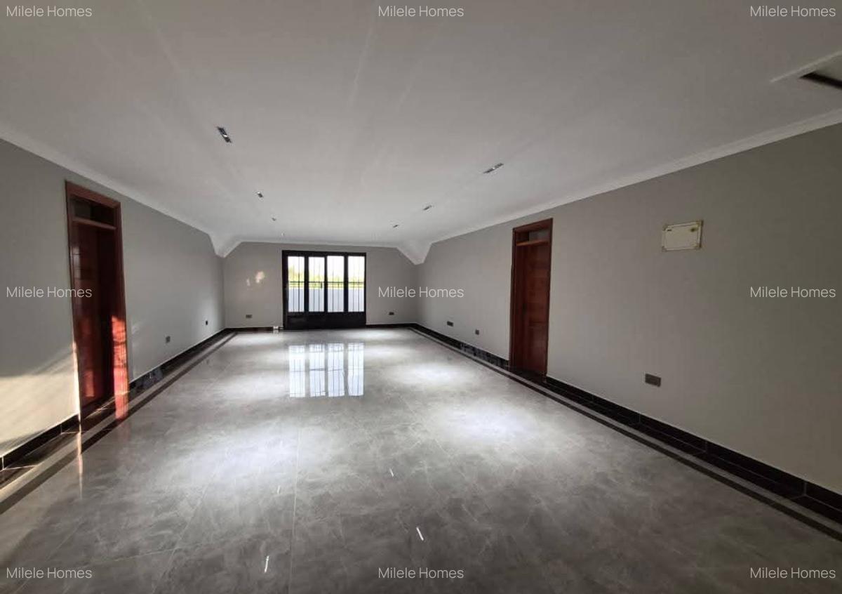 5 Bed Villa with En Suite in Runda - 14