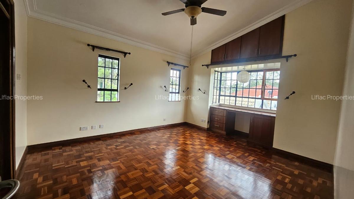 4 Bed House with En Suite in Runda - 16