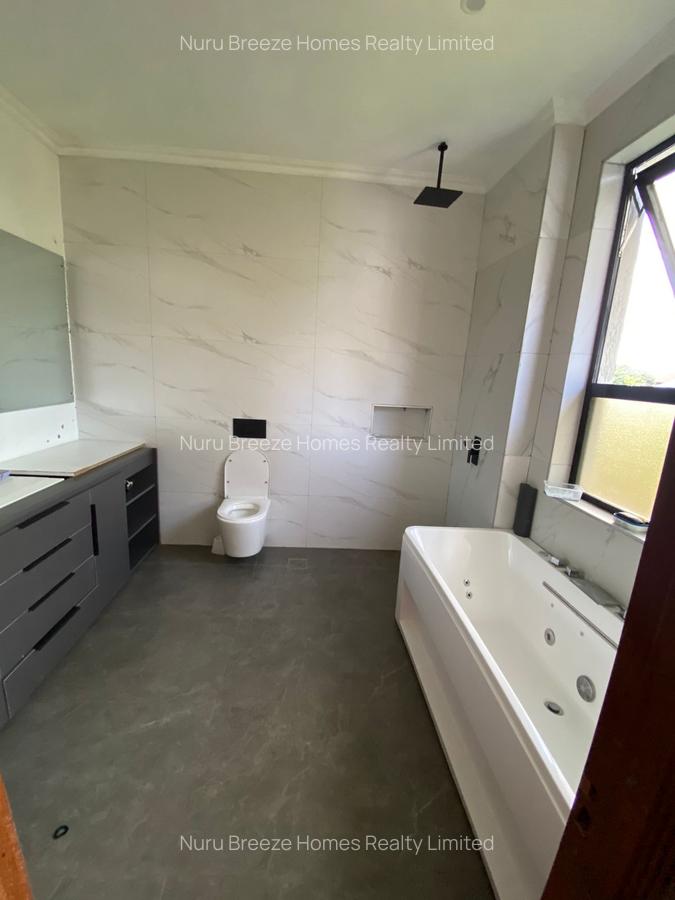 5 Bed House with En Suite in Runda - 12