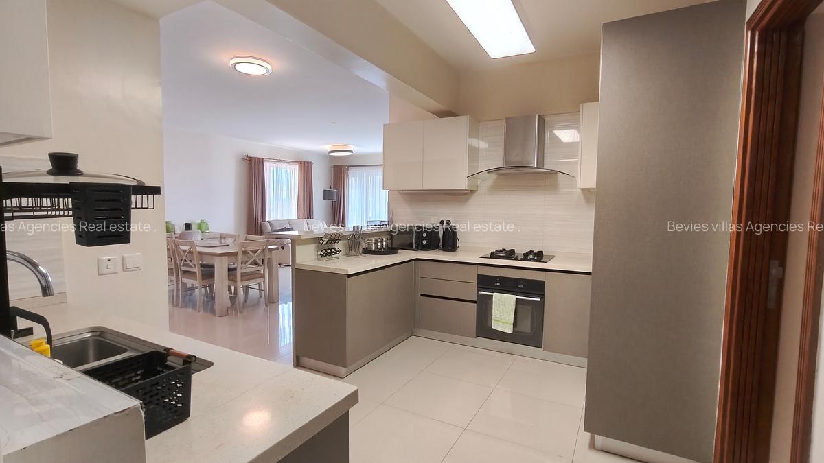 Serviced 4 Bed Apartment with En Suite at Parklands - 12