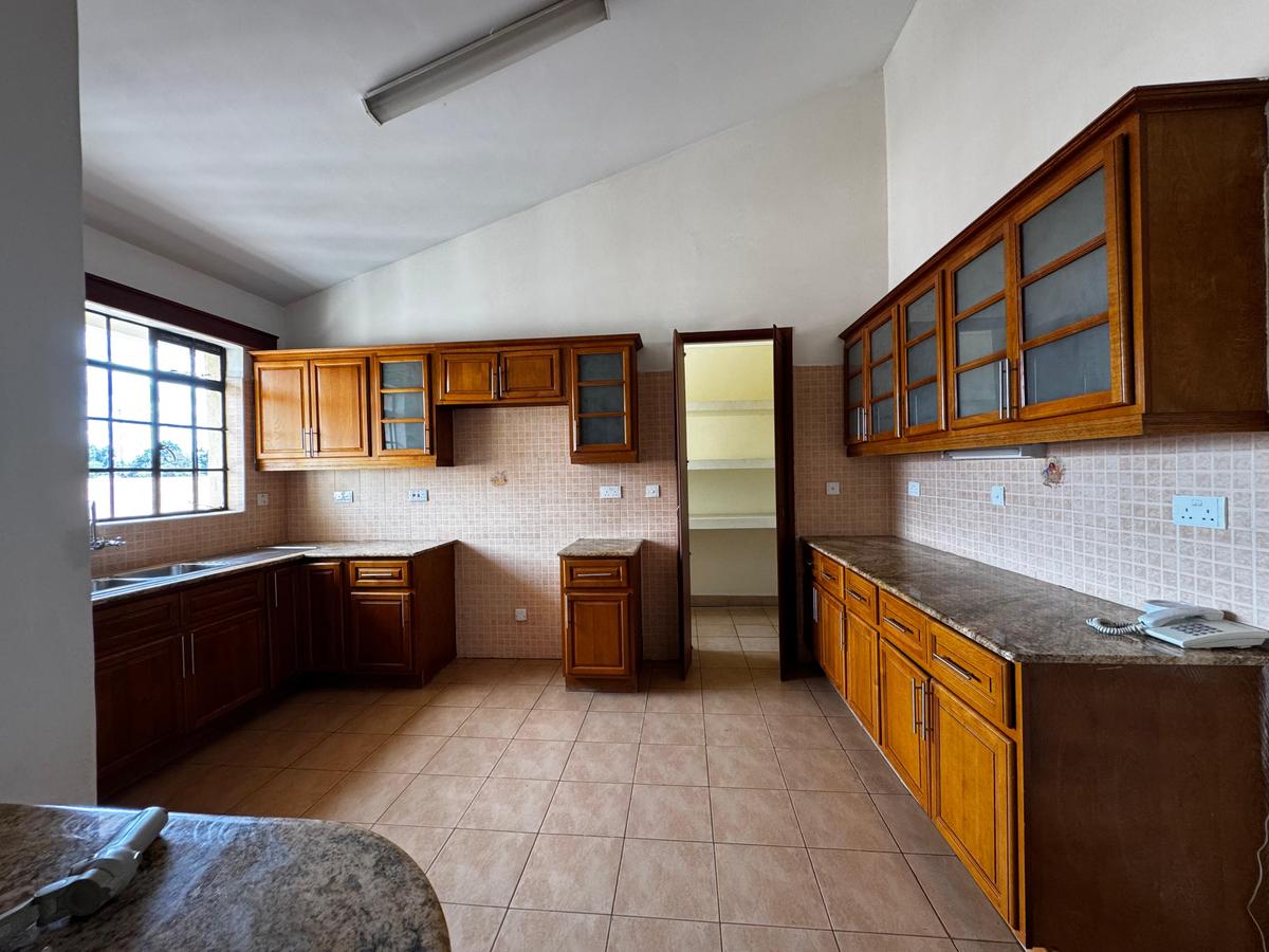 3 Bed Apartment with En Suite in General Mathenge - 16