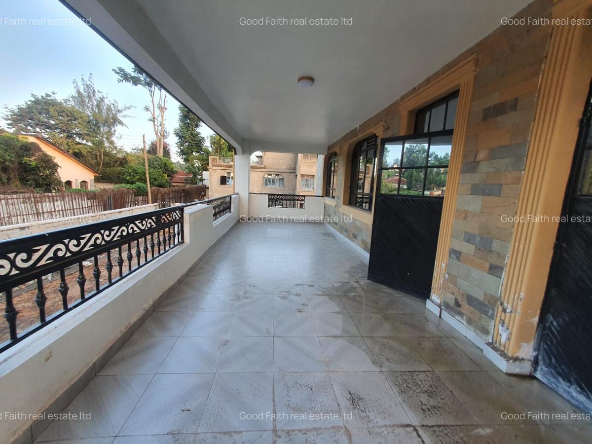 6 Bed House with En Suite in Ridgeways - 13