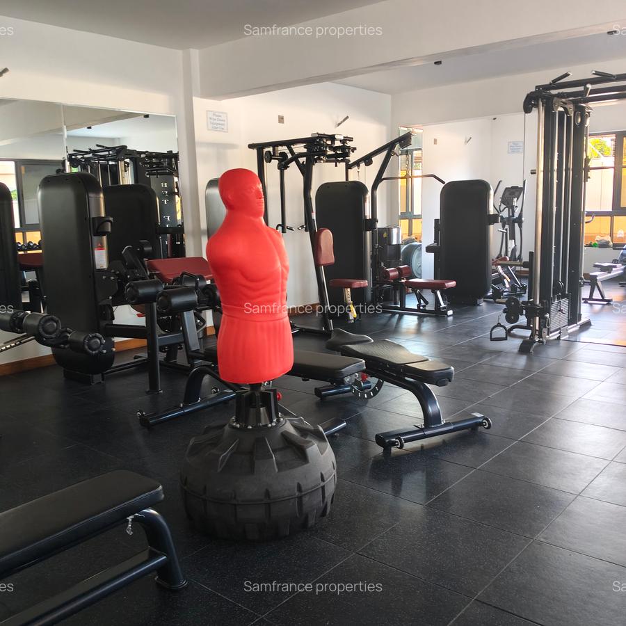 3 Bed Apartment with En Suite at Links Road - 2