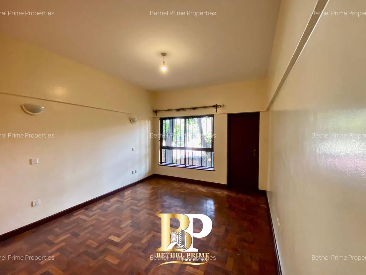 4 Bed Apartment with En Suite in Brookside - 10