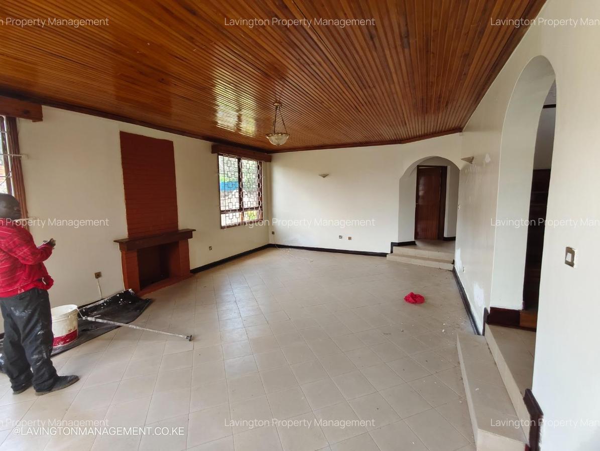 5 Bed House with En Suite at Lavington Green - 5