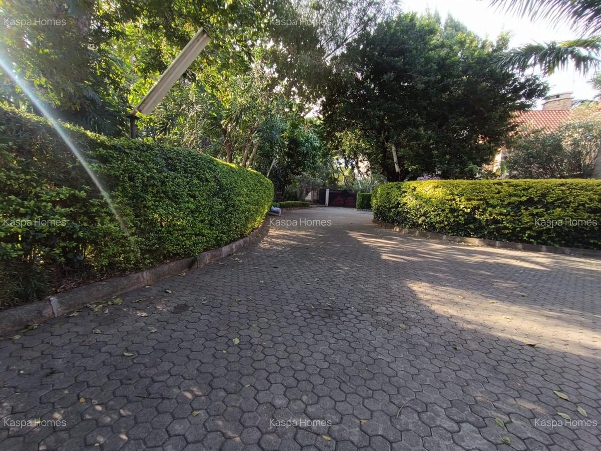 3 Bed Apartment with En Suite in Lavington - 15
