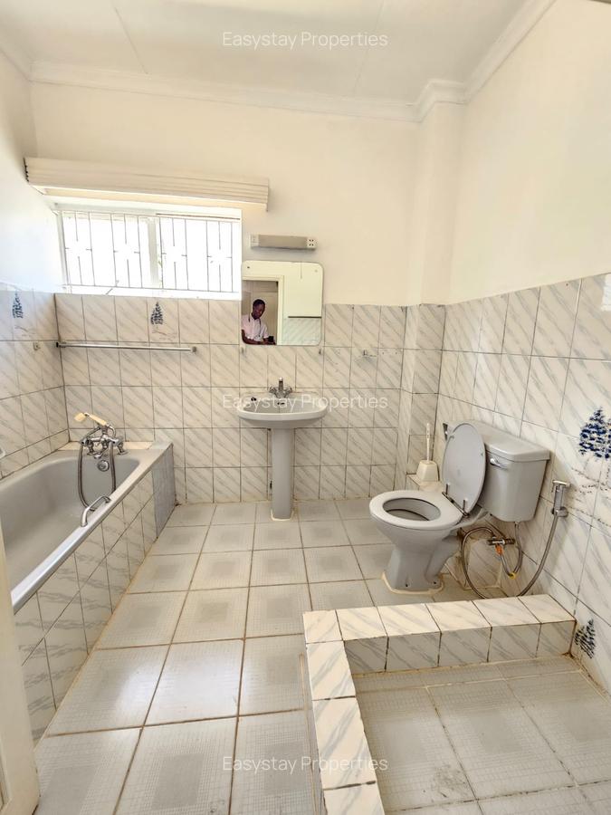 5 Bed Apartment with En Suite in Kyuna - 13