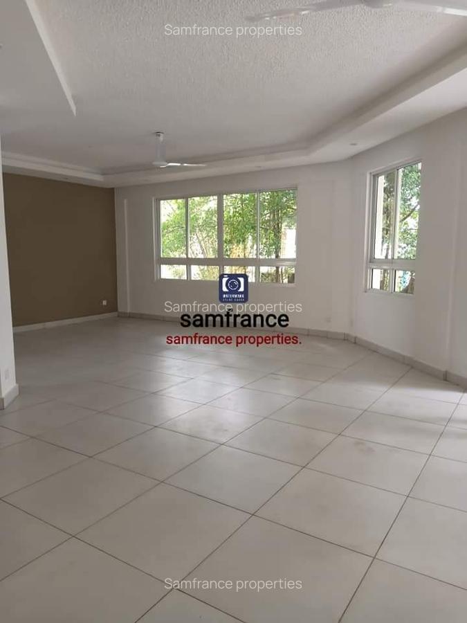 Serviced 4 Bed Apartment with En Suite at Links Road - 4