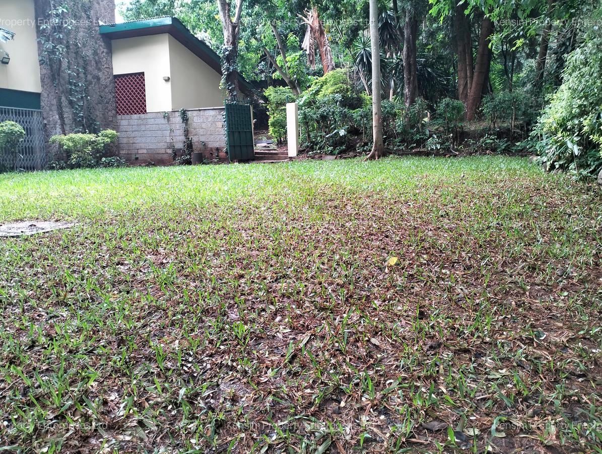 5 Bed House with En Suite in Lavington - 18