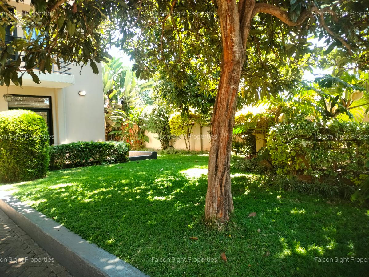 5 Bed Townhouse with Garden at Situated In Ambiance Neighborhood - 4
