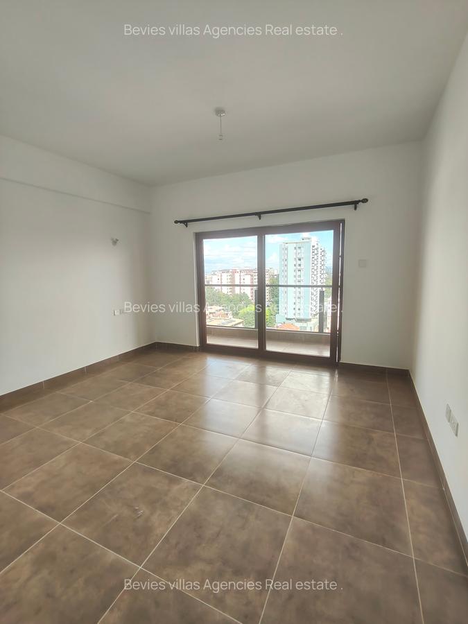 3 Bed Apartment with En Suite at Parklands - 8