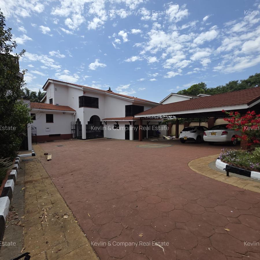 5 Bed Villa with En Suite in Gigiri - 2