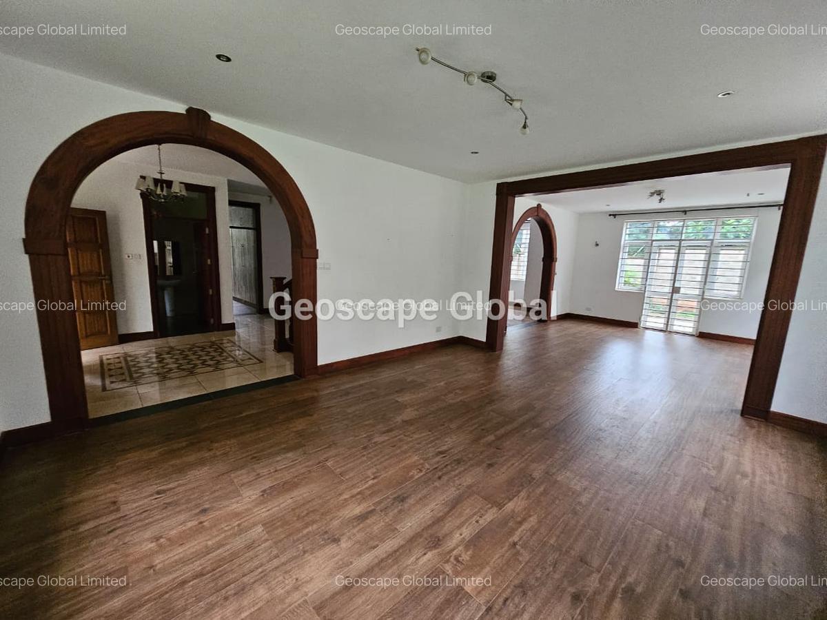 5 Bed House with En Suite in Rosslyn - 4