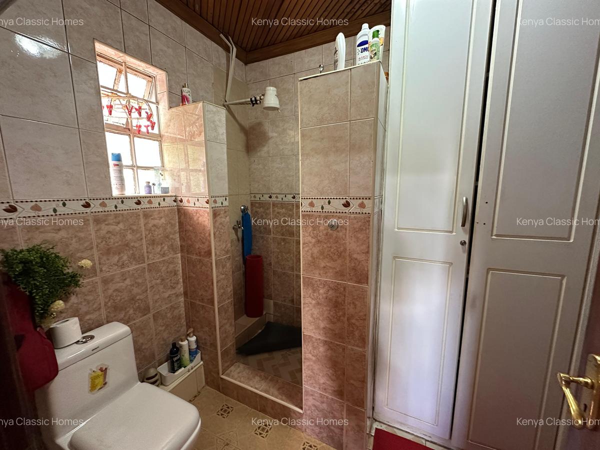 5 Bed House with En Suite at Lavington - 12