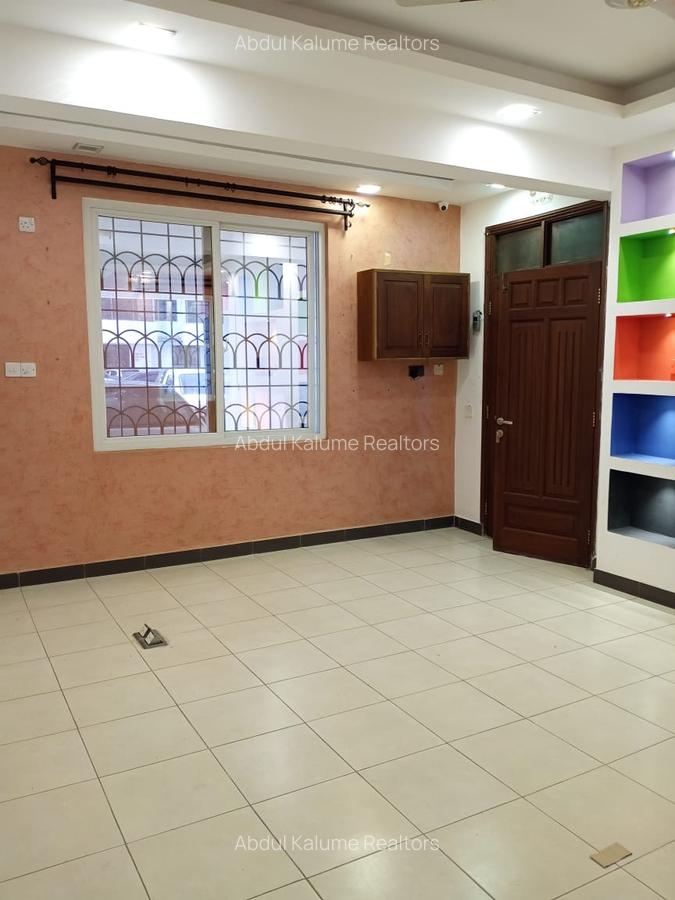Serviced 2 Bed Apartment with En Suite at Kizingo - 9