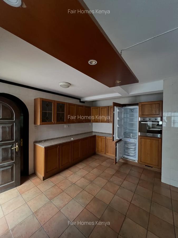 4 Bed Townhouse with En Suite at Riverside Drive - 11