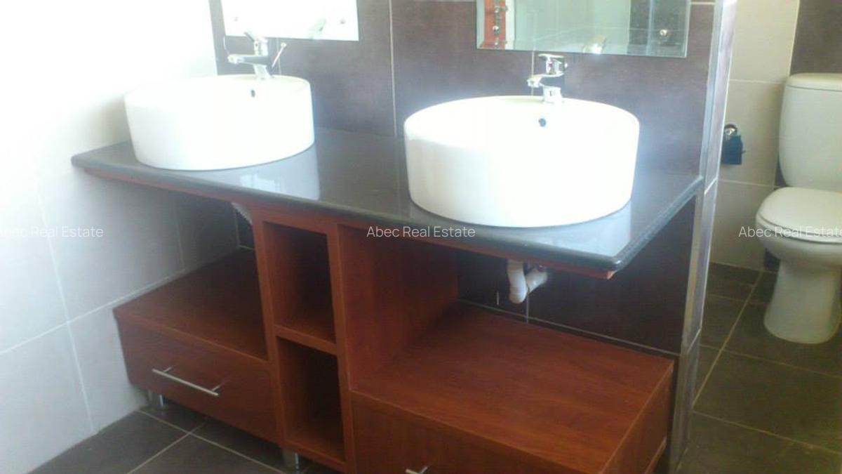 4 Bed House with En Suite at Ridgeways Lane - 13