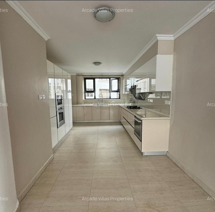 3 Bed Apartment with En Suite in Riverside - 4