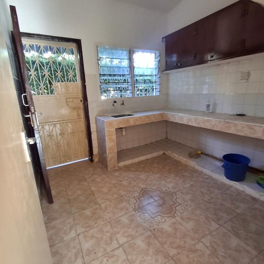 3 Bed House with En Suite at Bamburi Mombasa - 8