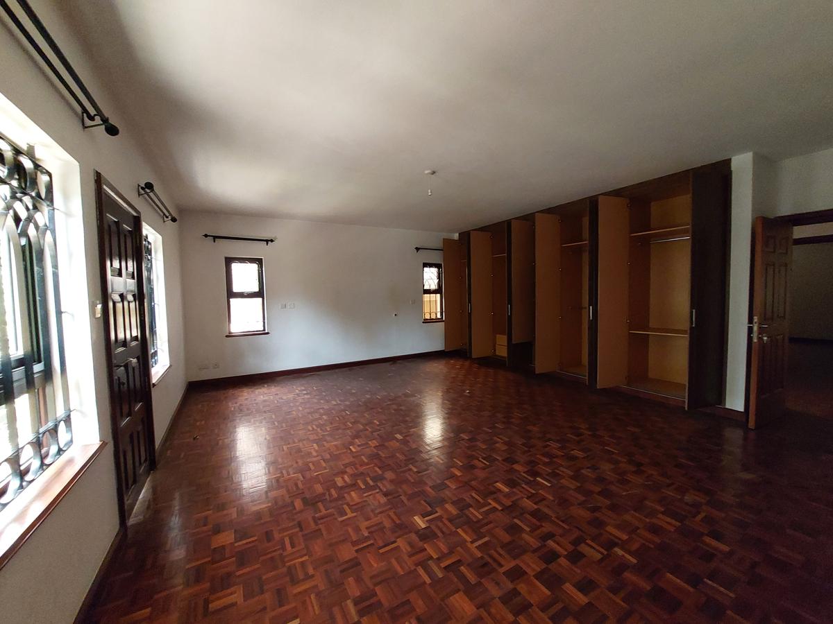 5 Bed Townhouse with En Suite at Lavington - 10