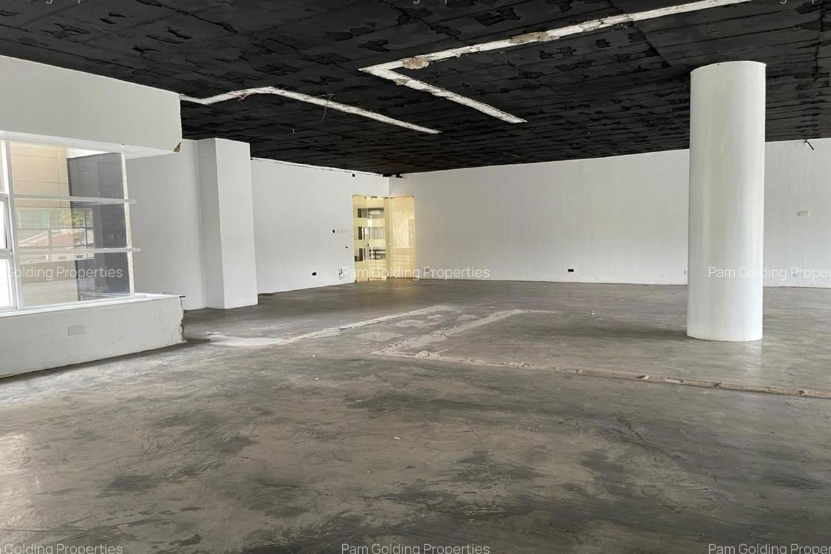 301 m² Office with Backup Generator in Riverside - 3