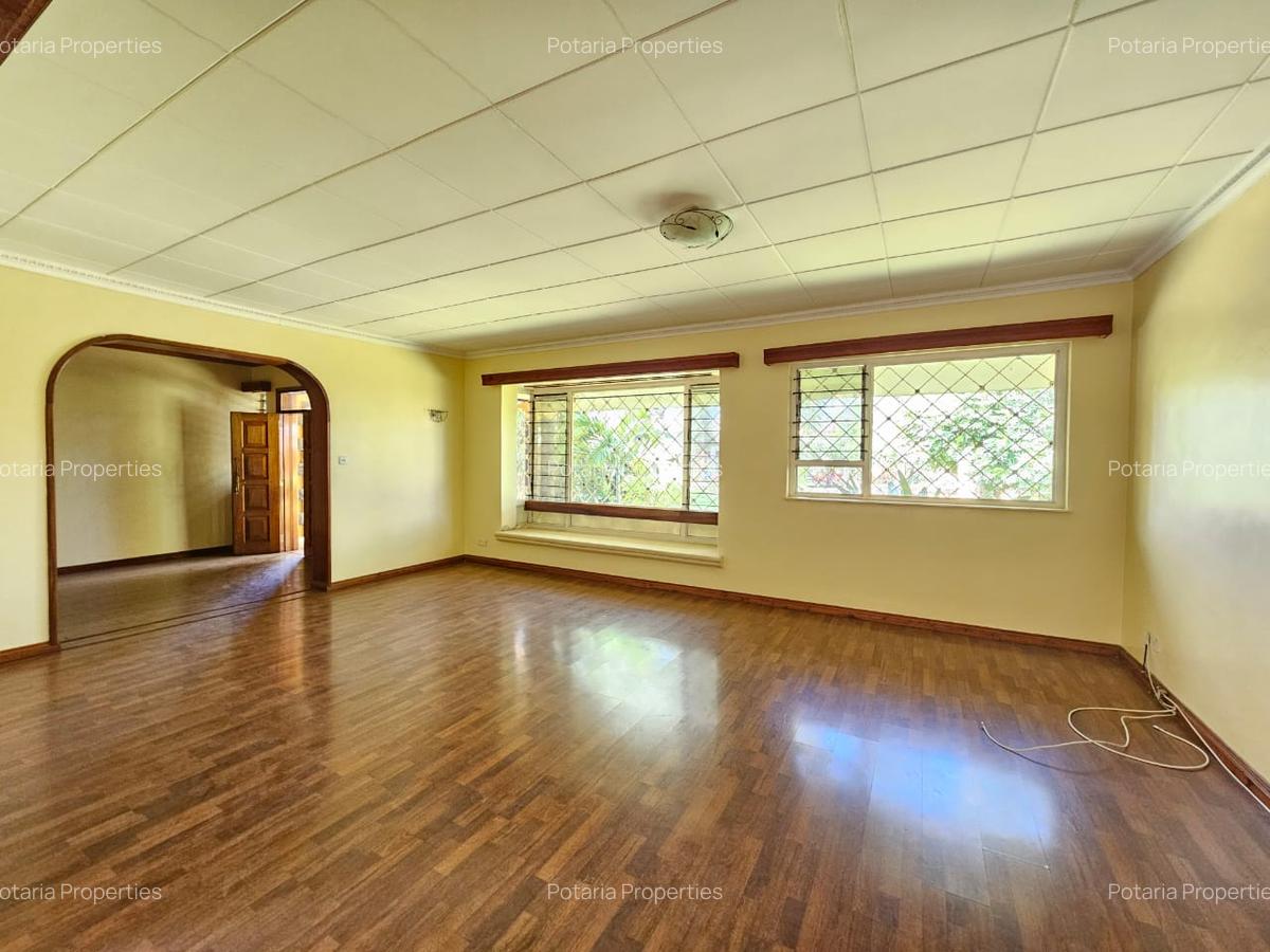 Commercial Property with Parking in Lavington - 6