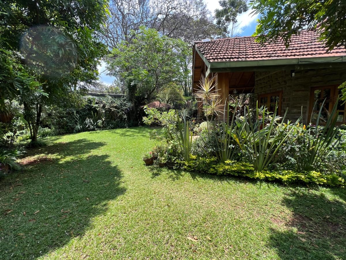 4 Bed House with En Suite at Lavington - 13