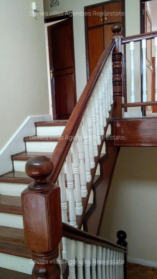 5 Bed Townhouse with En Suite at Lavington - 5